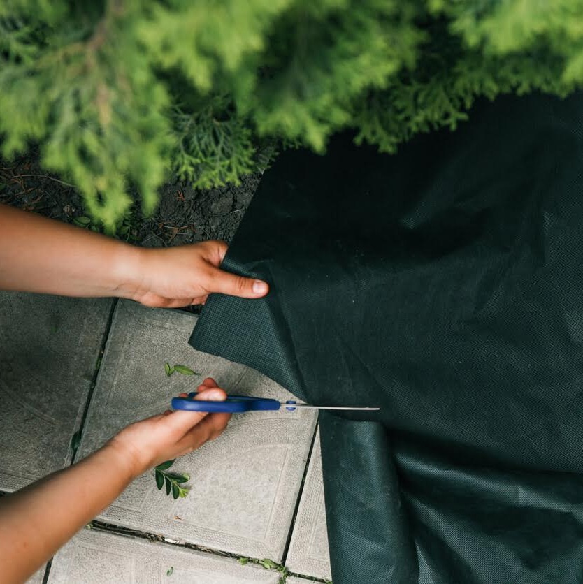 Ģeotekstils dārzā un būvniecībā: Gudrs risinājums, kas ietaupa naudu un laiku.