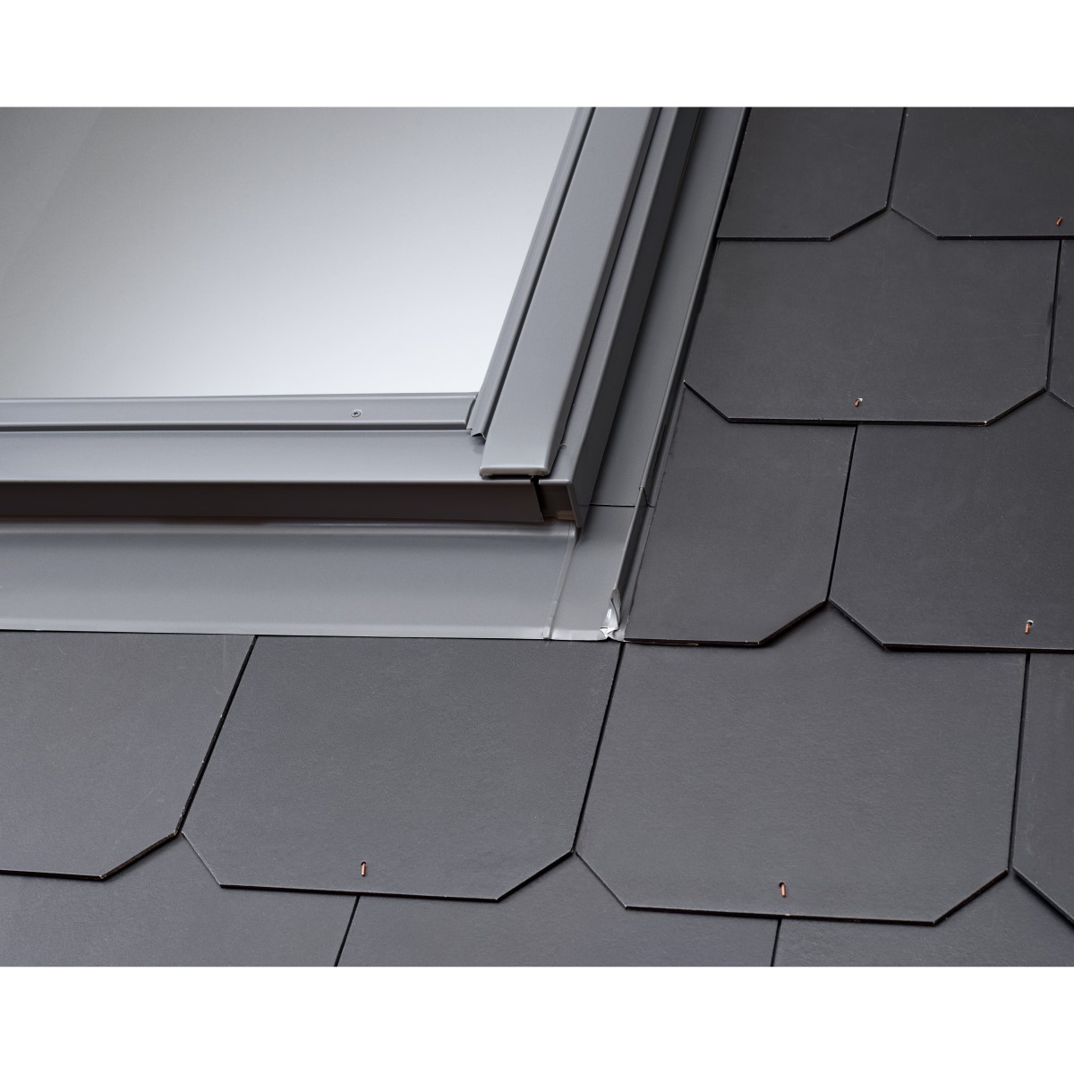 Velux pieslēguma komplekts plakaniem jumta segumiem EDS