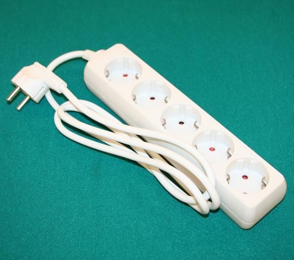 Удлинители Pagarinātājs, 5 vietīgs, ar zemējumu, pievadvads 5m , bērnu drošs 3x1.5mm, 2250W, 16A